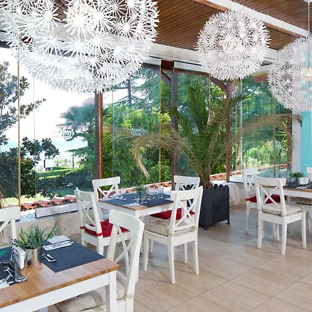 Royal Park Здравен курорт Елените