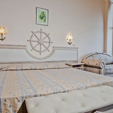 Royal Park אלניטה