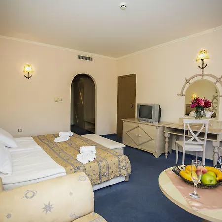 Üdülőközpont Royal Park 4*