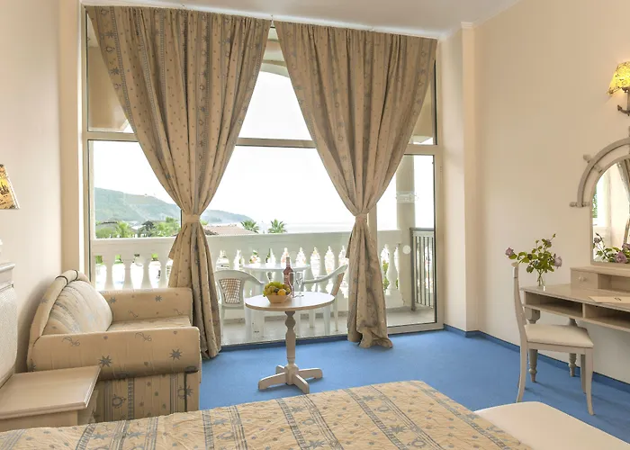 Royal Park Resort Elenite